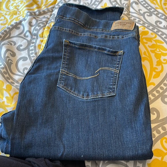 Levi’s pull on capri jeans very stretchy and comfy size 16 - Picture 1 of 4
